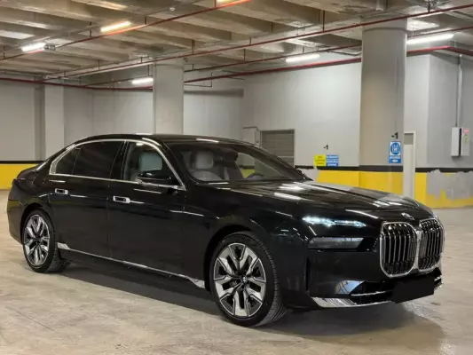 BMW i7 for rent in Turkey