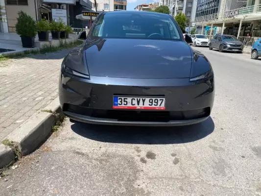 Izmir'de kiralık Tesla Model Y