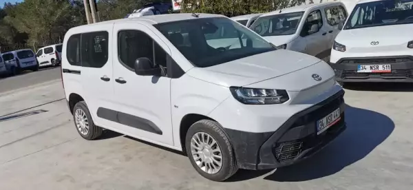 Toyota ProAce City for rent in Izmir